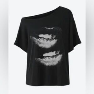 NWT- Beyoncé BIC OFF THE SHOULDER TOP Size L